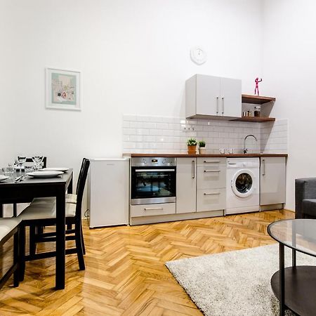B63 2 Bedroom Apartment In Heart Of City Budapest Exteriör bild