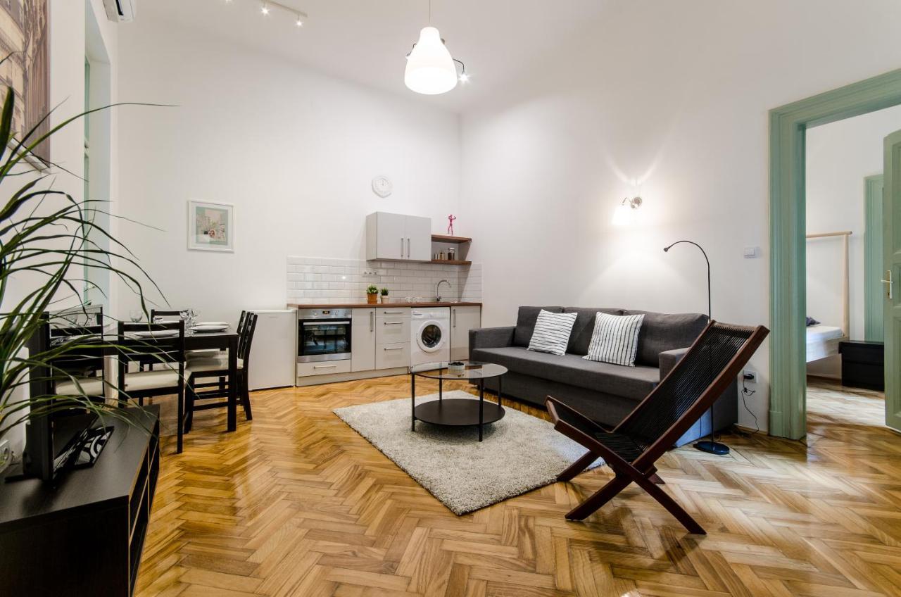 B63 2 Bedroom Apartment In Heart Of City Budapest Exteriör bild